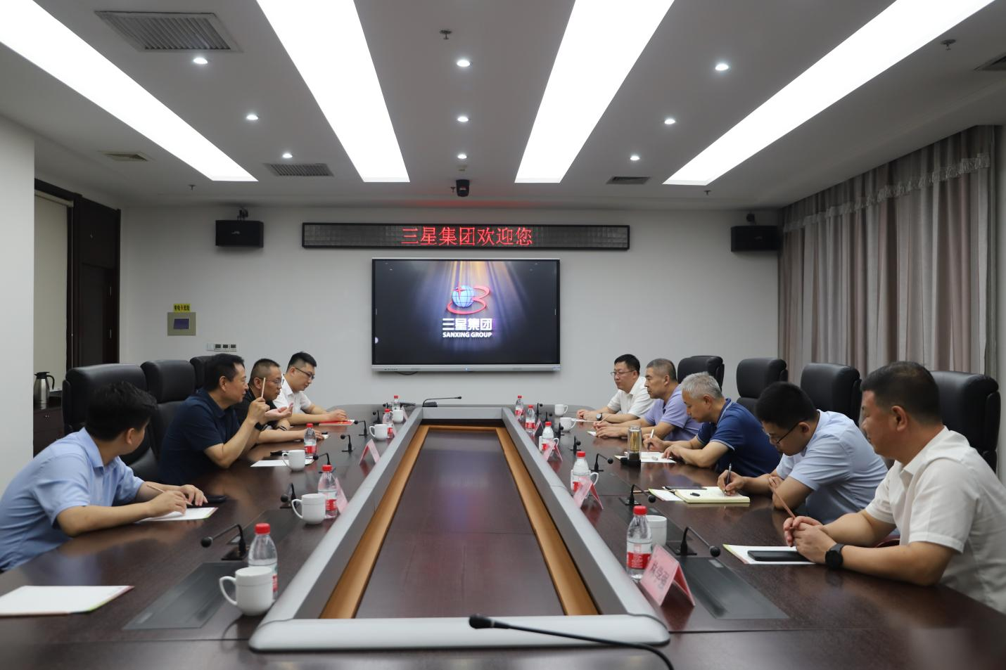 濱州銀保監(jiān)分局黨委書記、局長尹程來山東三星集團調(diào)研