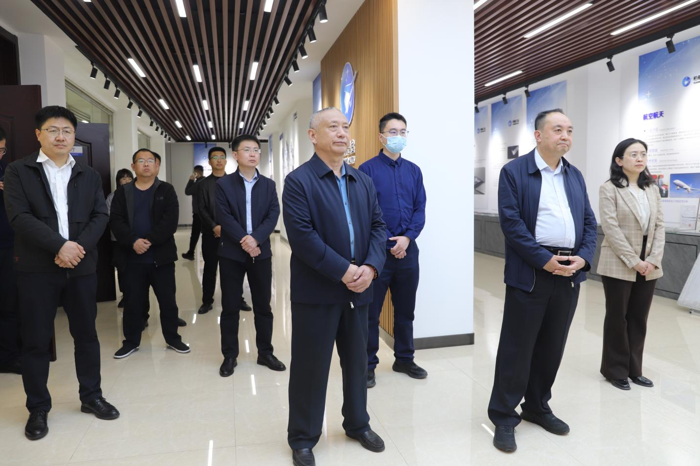省工信廳電子信息產(chǎn)業(yè)處處長、二級巡視員李英峰來山東三星集團(tuán)調(diào)研