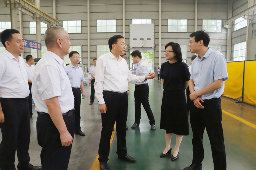 鄒平市委副書記、市長張謙來山東三星集團調(diào)研
