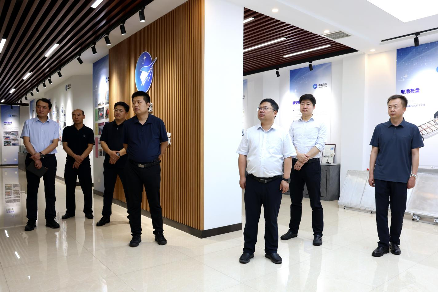 中國鐵建電氣化局集團軌道交通器材有限公司黨委書記、執(zhí)行董事劉如久一行來山東三星集團考察