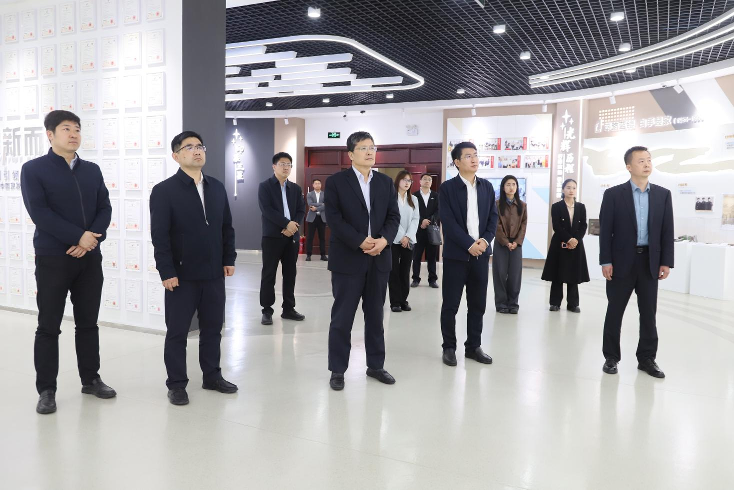濱州市委市直機關(guān)工委副書記、三級調(diào)研員張榮堂帶隊來山東三星集團調(diào)研