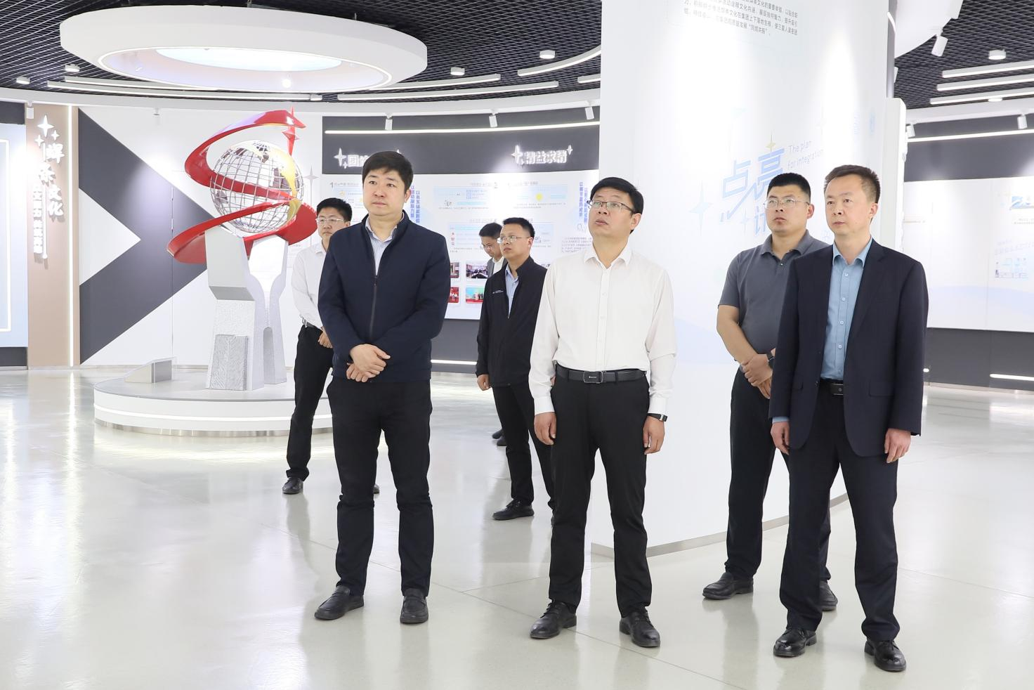 鄒平市委社會(huì)工作部部長、市委“兩新”工委書記李偉來山東三星集團(tuán)調(diào)研